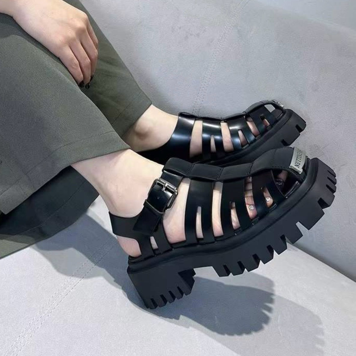 Roman Style Closed Toe Buckle Strap Platform Sandals